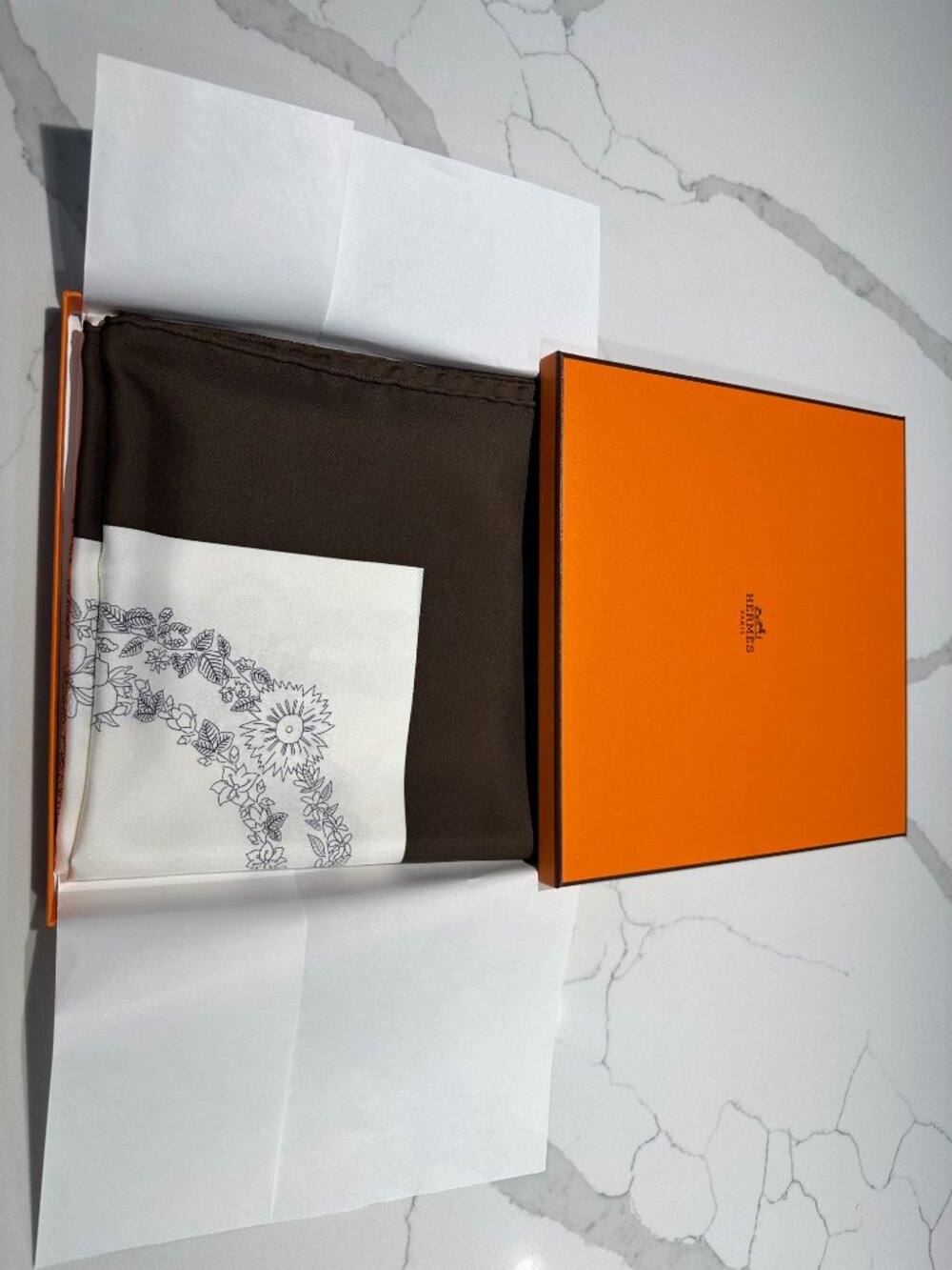 NWT & Original Box - Brides de Gala en Fleurs scarf 90 - Picture 3 of 5